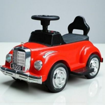 صورة سيارة دفع كلاسيكية للأطفال